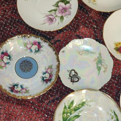 Lot of saucers