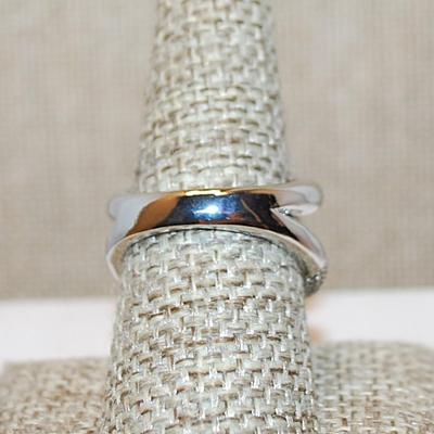 Size 8 Large "KNOTTED" Brilliant Party Show Ring on a Solid Silver Tone Band (8.3g)