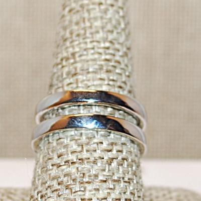 Size 8 ½ Beautiful GREEN PEAR Shaped Main Stone "COBRA SNAKE" Ring on a Silver Tone Double Band (5.7g)