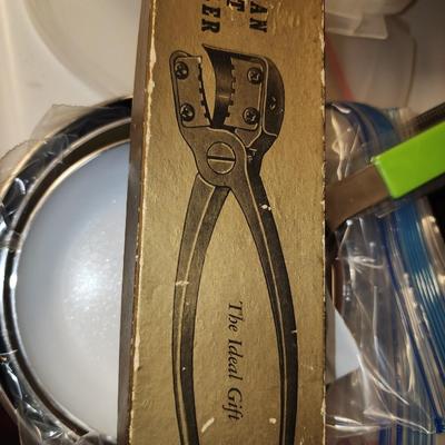Texan nut sheller