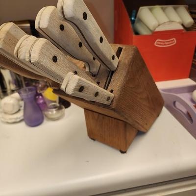 Knife set.