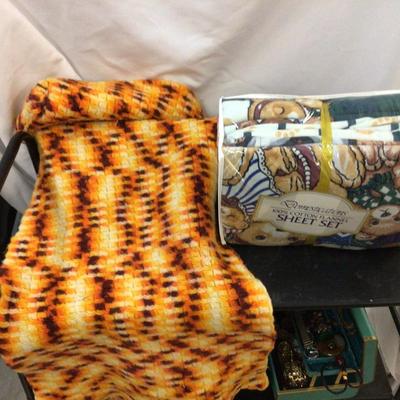 NIB Full Set Sheets and Crochet Runner