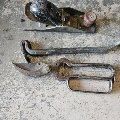 Vintage hand / bench plane with small crowbar and metal pliers / snippers