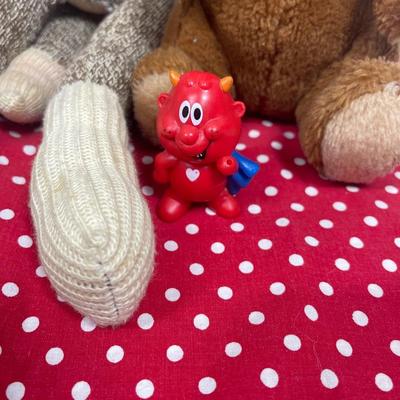 Lot of 4 stuffs - Bears and Sock Monkey on red & white pillowcase