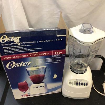 Nice Oster 10 Speed Blender. In like New Condition.