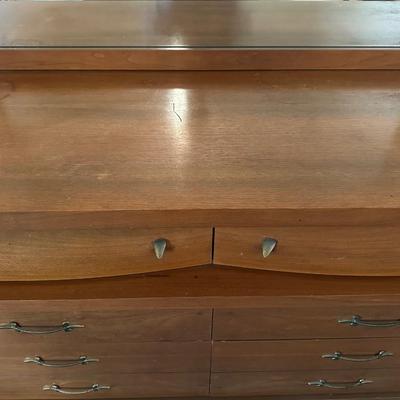 Vintage Bassett Solid Dresser with Original Mirror