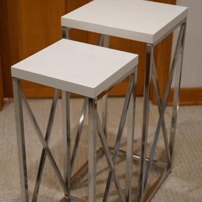 PAIR OF CHROME / PLEXIGLASS TOP NESTING TABLES