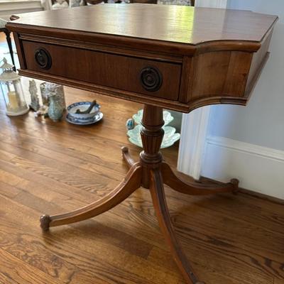 1 DRAWER ACCENT TABLE
