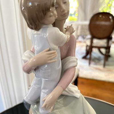 LLADRO A MOTHERS LOVE FIGURINE RETIRED