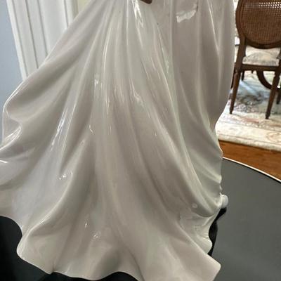LLADRO MY LITTLE SWEETIE MOTHER FIGURINE