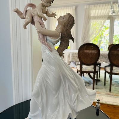 LLADRO MY LITTLE SWEETIE MOTHER FIGURINE