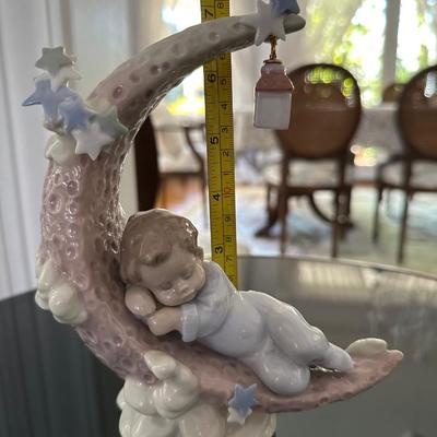 LLADRO HEAVENLY SLUMBER FIGURINE