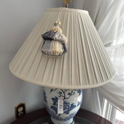 BLUE WHITE GINGER JAR LAMP
