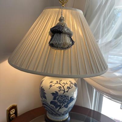 BLUE WHITE GINGER JAR LAMP