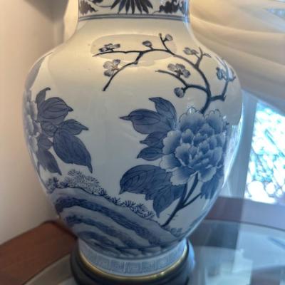 BLUE WHITE GINGER JAR LAMP