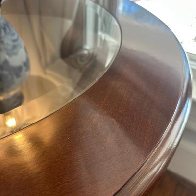 GLASS TOP ROUND ACCENT TABLE