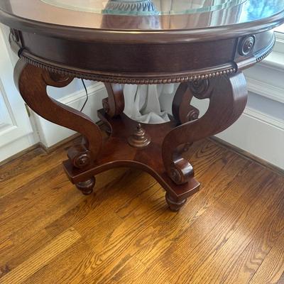 GLASS TOP ROUND ACCENT TABLE