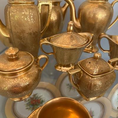 GOLD SERVING TABLE TOP PIECES