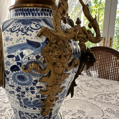 DELFT PORCELAIN MANTLE CLOCK