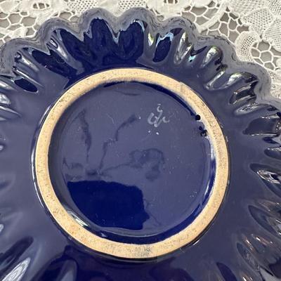 BLUE WHITE DECORATIVE PLATE PAIR