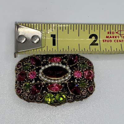 Beautiful Vintage Costume Jewelry Brooch/Pin