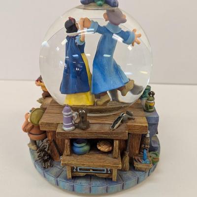Vintage Snow White & The Seven Dwarfs Snow Globe Musical