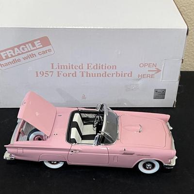 Danbury Mint LE 1957 Ford Thunderbird Convertible
