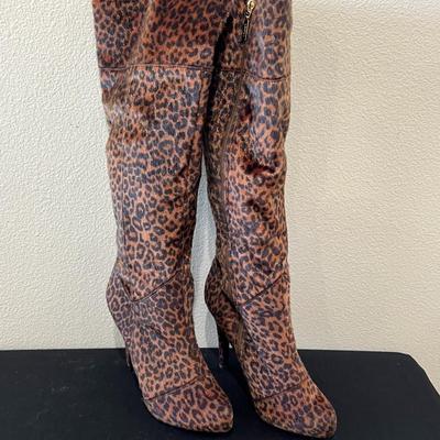 Dereon Knee High Faux Fur Leopard Print Boots Size 8.5