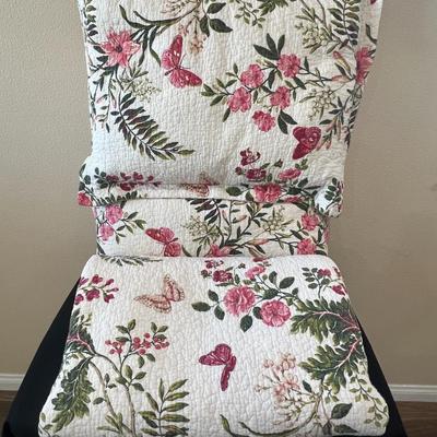 Full/Queen Quilt and Pillow Shams