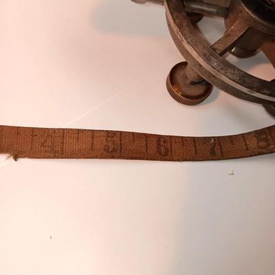 VINTAGE SURVEYORS TRANSIT LEVEL AND AN ANTIQUE TAPE MEASURE