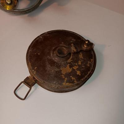 VINTAGE SURVEYORS TRANSIT LEVEL AND AN ANTIQUE TAPE MEASURE