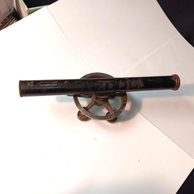 VINTAGE SURVEYORS TRANSIT LEVEL AND AN ANTIQUE TAPE MEASURE