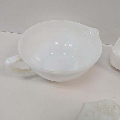 Vintage Milk Glass Batter Mixing Bowl With Spout & Cake Dish