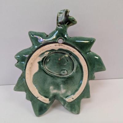 Vintage McCoy Green Grape Cluster Wall Pocket