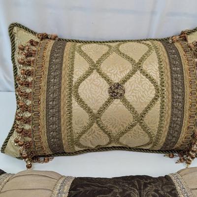 Sale Photo Thumbnail #2226: Decorative Sofa Pillows