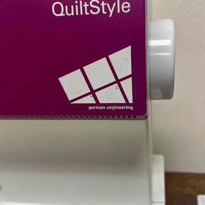 Quilt Style Pfaff Sewing Machine Model 2042