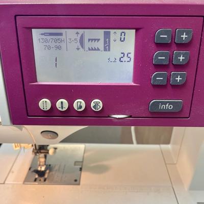 Quilt Style Pfaff Sewing Machine Model 2042