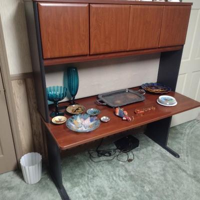 Contemporary Design Office Work Desk with Storage Hutch (No Contents)
