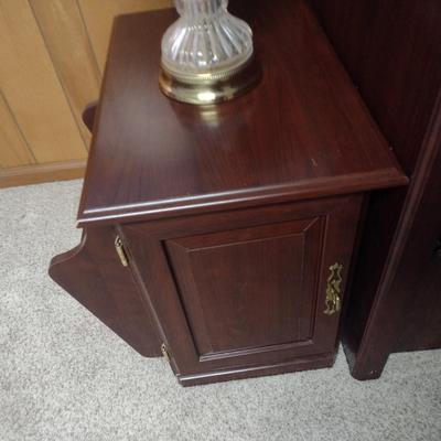 Single Door Side Table with Magazine Cradle