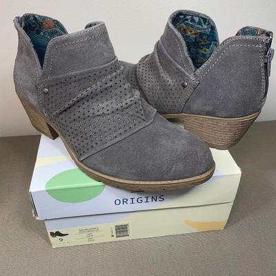 New earth Origins suede leather booties 9M