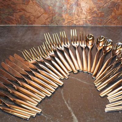 WARD BENNETT SASAKI "DOUBLE HELIX" PATTERN STAINLESS FLATWARE