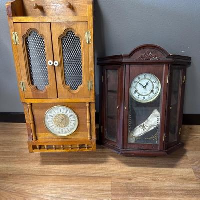 2 Wall decor clocks