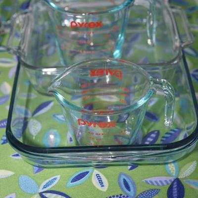 EXCELLENT GLASS STARTER GROUPING FOR THE CHEF IN YOUR KITCHEN