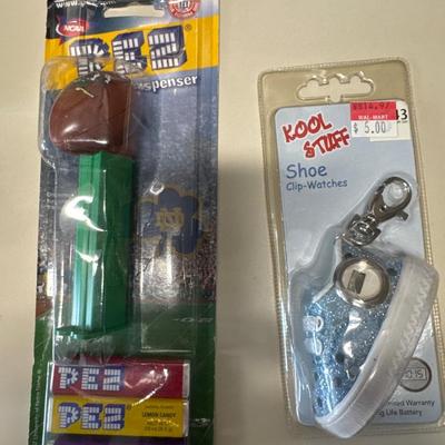 Pez Candy Dispensers Hoosier chip/dip & bowl, Superman playing cards