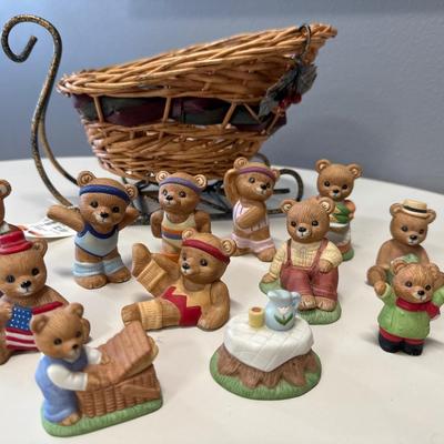 Bear figurines with sleigh