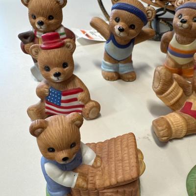 Bear figurines with sleigh