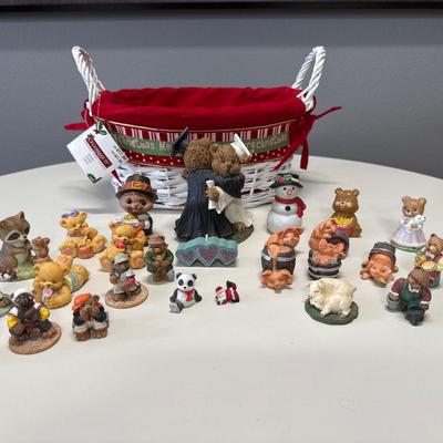 Animal figurines with basket