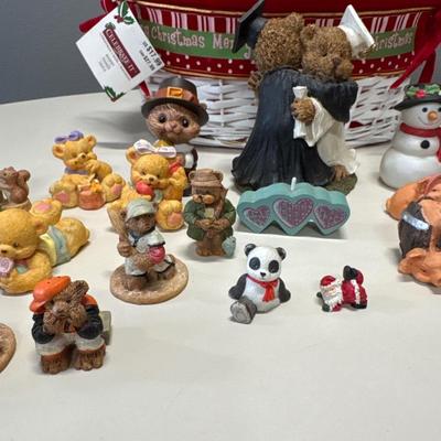 Animal figurines with basket