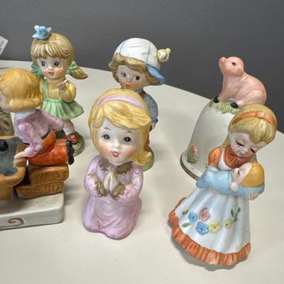 Figurines the basket
