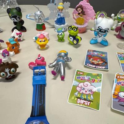 Small kids toy figurines
